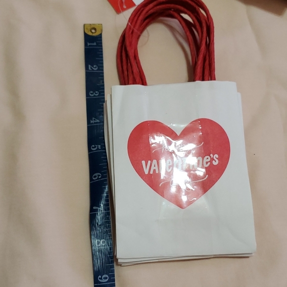 8 Sets. Small Gift Bags. - Picture 2 of 4